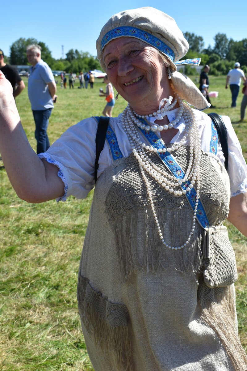 Часто во время определенных событий я одеваю соответствующий погоде костюм.