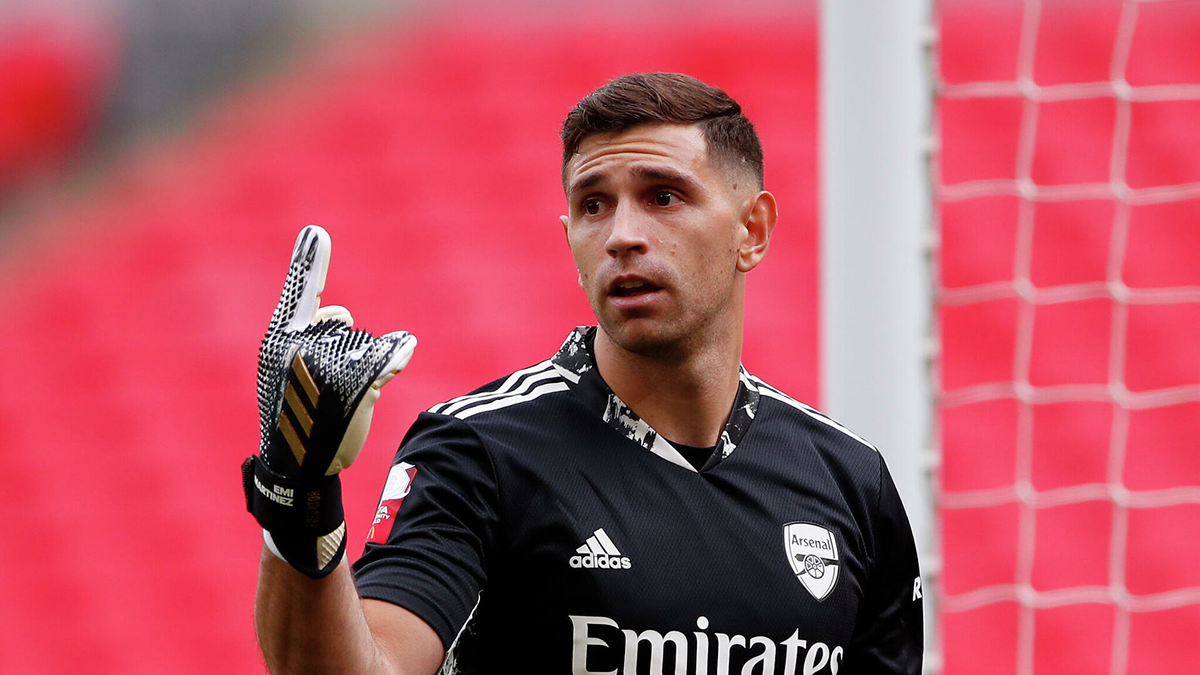  Эмилиано Мартинес