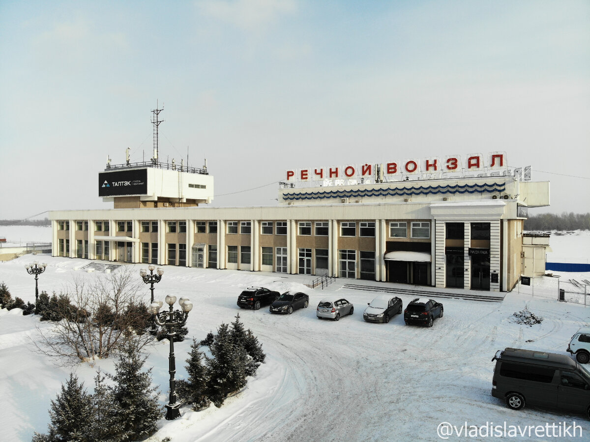 Здание Речного вокзала, 1985 г. по адресу пл. Баварина, 8.