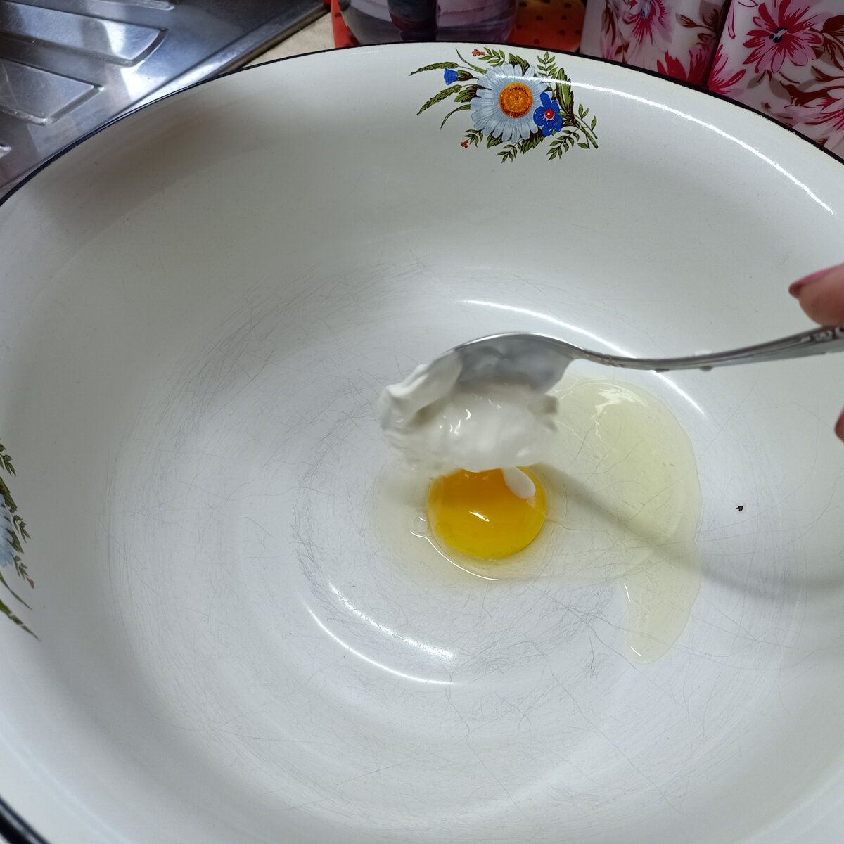 добавляем сметану