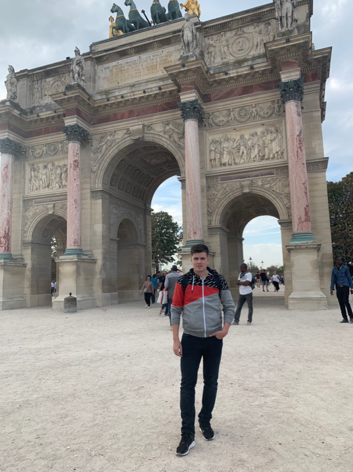 Сейчас я основал Психологический центр в Казани, разработал онлайн марафон для работы с тревогой, паническими атаками, ВСД, неврозом