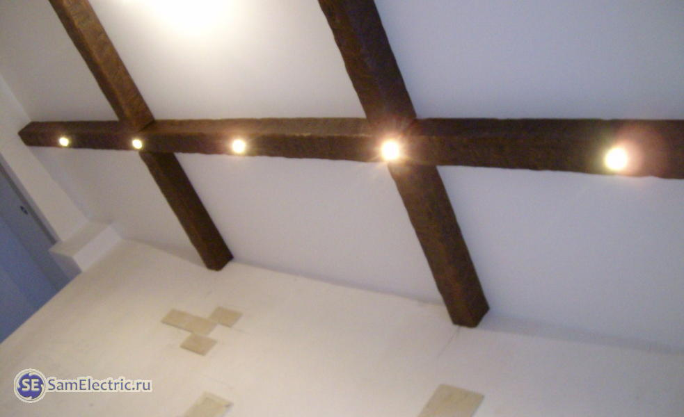 Установка точечных светильников и люстр на натяжной потолок