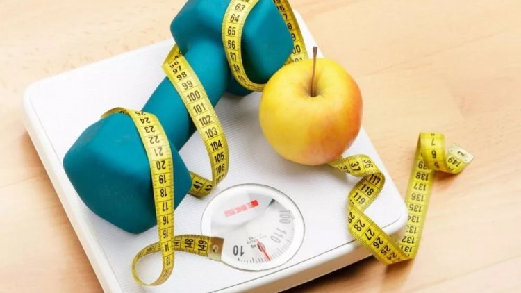 Похудеть при менопаузе может быть сложнее, что объясняется изменением гормонального фона. 