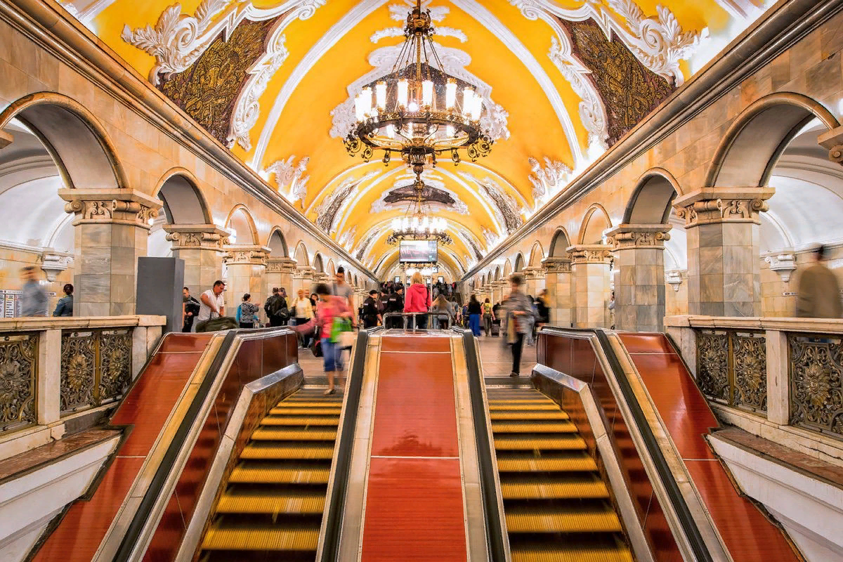 Станция Комсомольская Москва. Станция метро Комсомольская. Московский метрополитен Комсомольская. Моква Комсомольская станция.