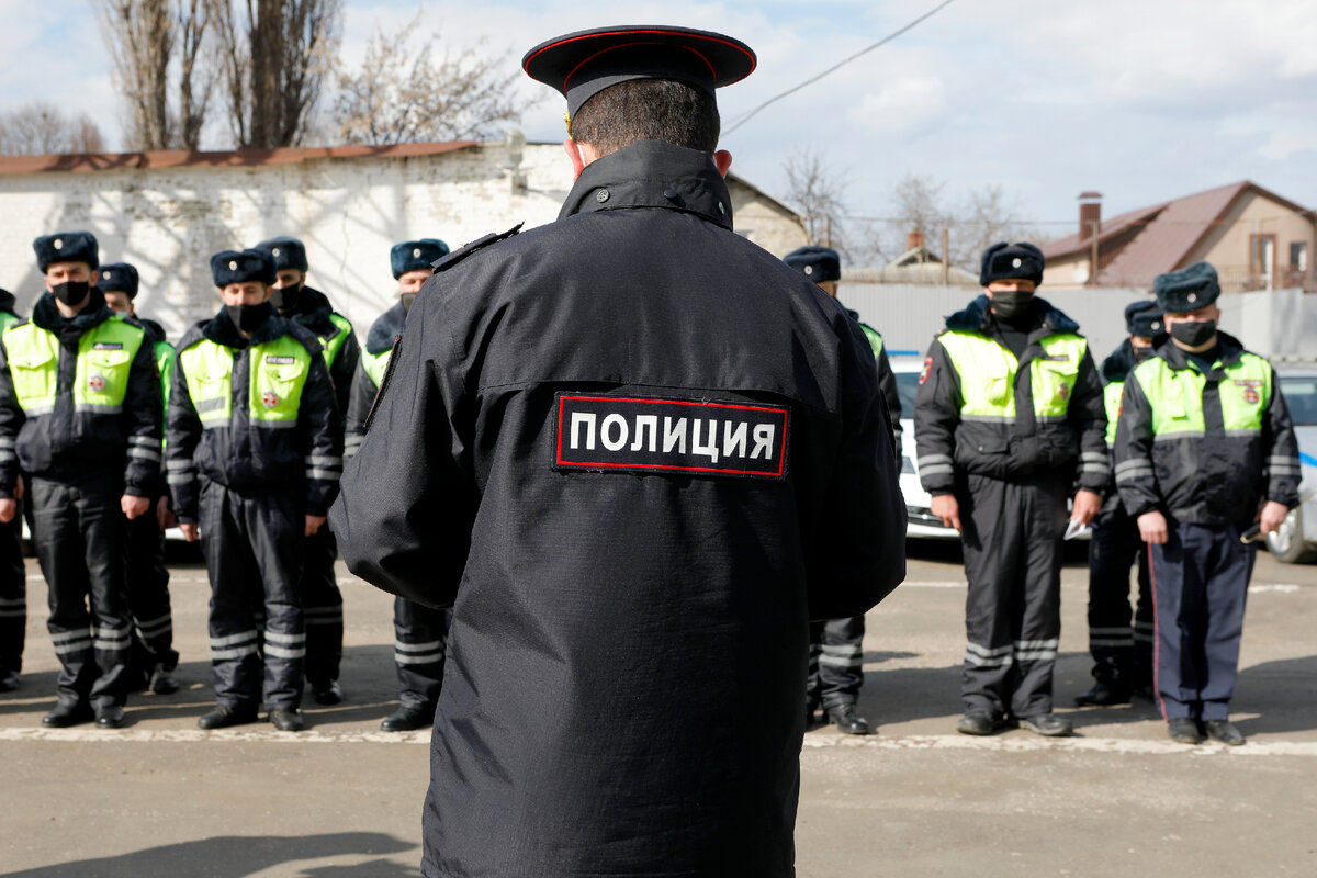 Полиция доверяю. Кибер полиция. Полиция мигранты.