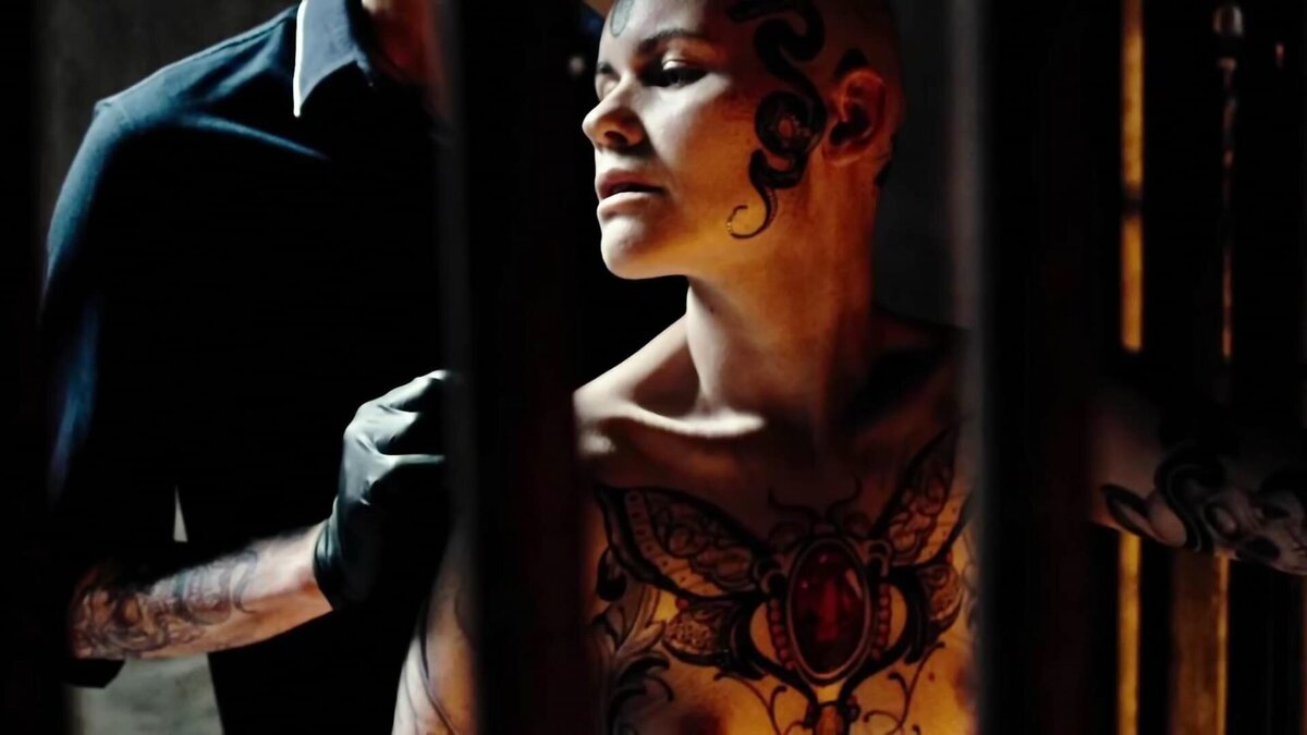 Кадр из фильма "Идеальная кожа"