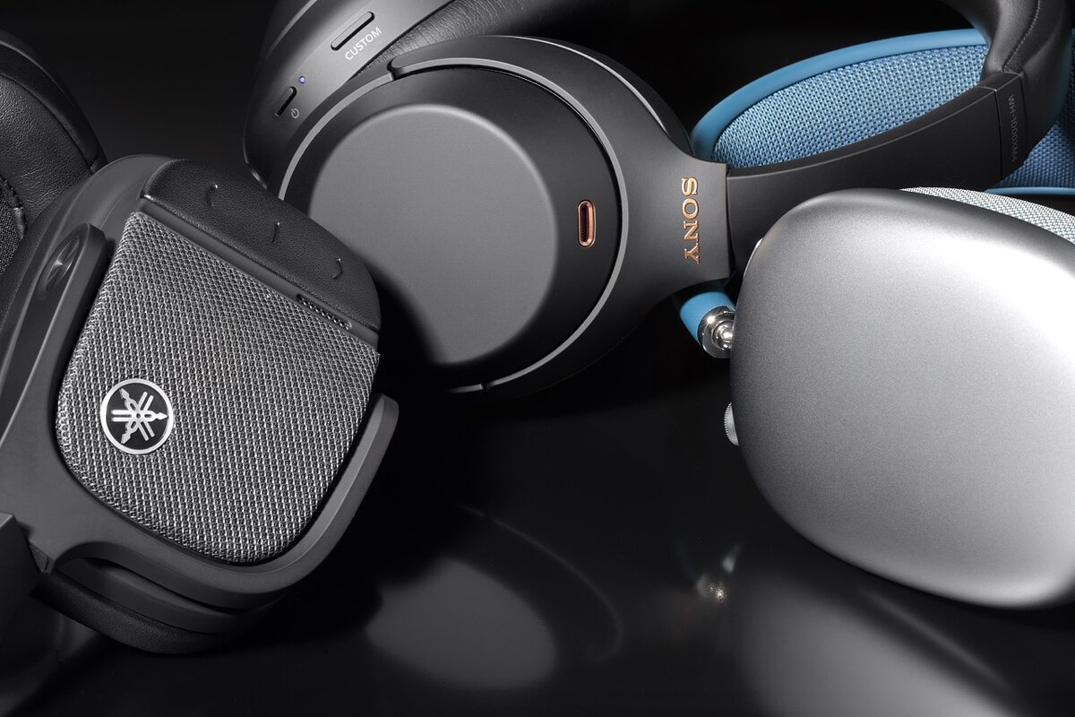 Чтобы разобраться, каковы реальные достижения в этой области, мы испытали три модели наушников от наиболее известных брендов: Apple AirPods Max, Sony WH-1000XM4 и Yamaha YH-L700A.