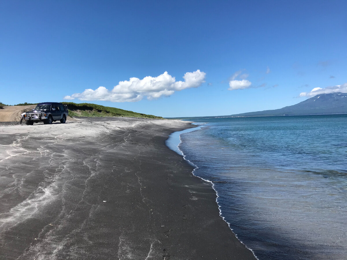Море, черный песок и вулканы - это всё Россия. Самая восточная ее часть, место, где встает Солнце