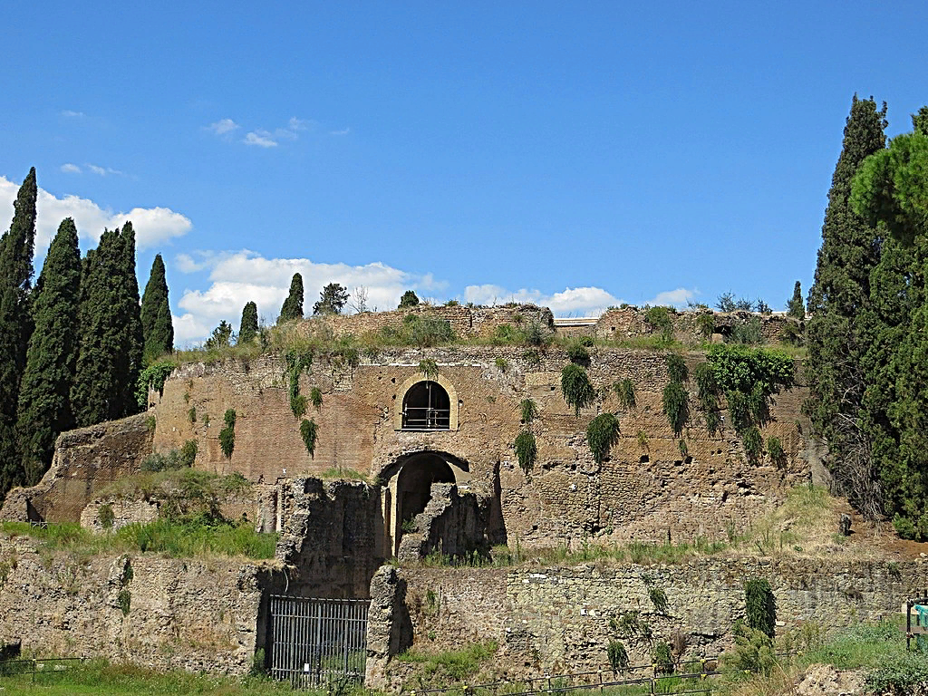 Мавзолей Августа в Риме. Ссылка: https://en.wikipedia.org/wiki/Roman_architectural_revolution#/media/File:Mausoleo_di_Augusto_-_panoramio_(3).jpg