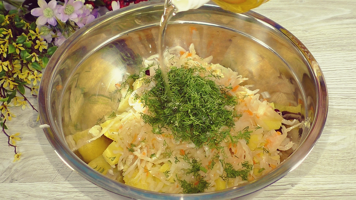 Варю картошку "в мундире" и готовлю из неё простой, бюджетный салат на каждый день (старый рецепт наших бабушек)