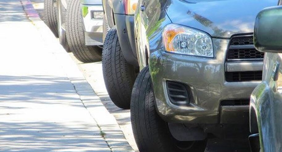 Автомобиль с вывернутыми колёсами