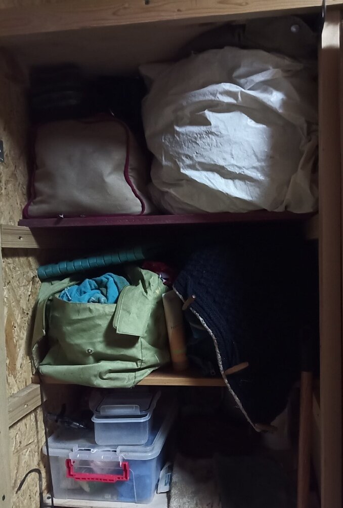 Даже когда всё лежит как будто на своих местах, но при этом не пропадает ощущение беспорядка, стоит разобрать вещи, чтобы убедиться, что всё удобно и функционально. Фото из личного архива.