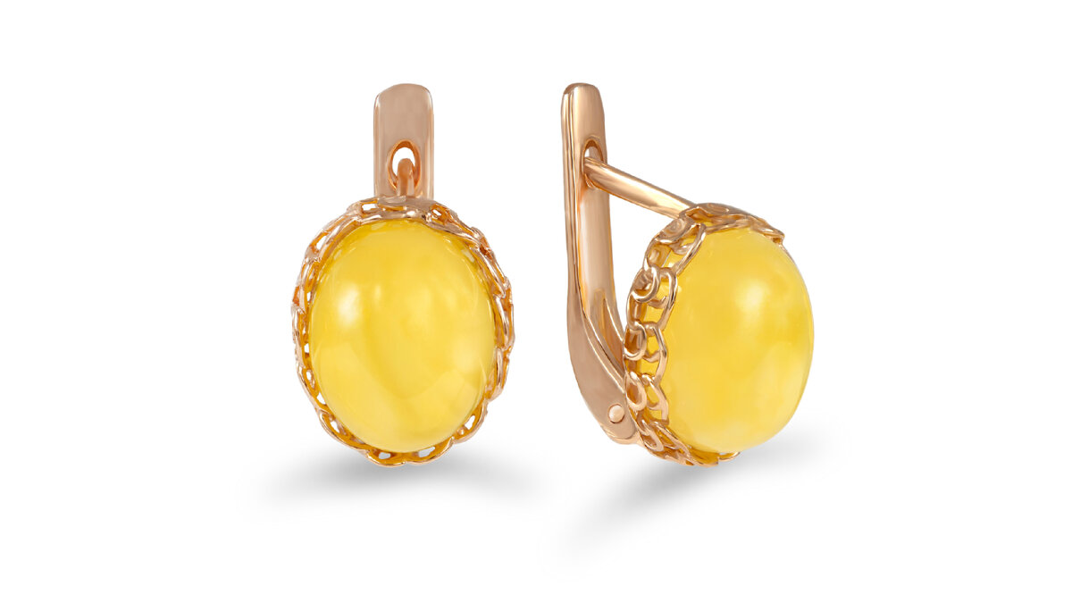 Серьги с янтарем. Оправа - серебро с позолотой. Производство калининградской компании "Балтийское золото". Фотосъемка, ретушь, коллажирование - автор блога, фотограф Владимир Носков, Калининград.