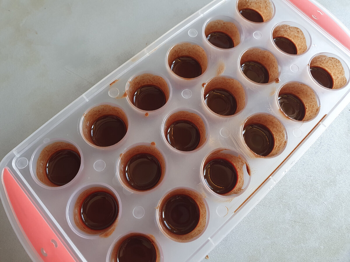 Моя форма для конфет имеет силиконовое дно для простого вынимания конфет