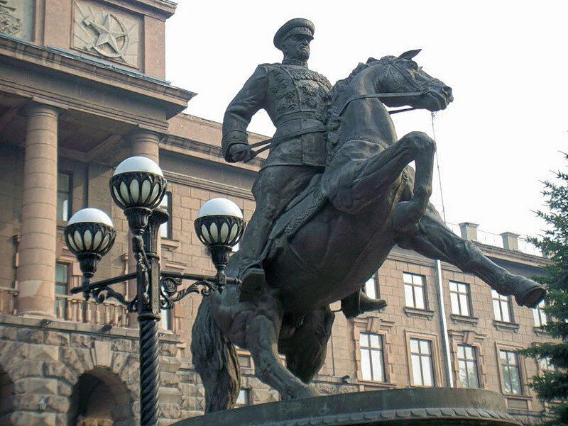 Памятник в жукову в екатеринбурге фото