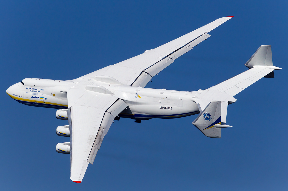 АН-225 во время полёта.