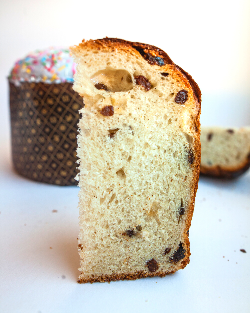 Пасха - это праздник, который мы встречаем со своей семьёй. И особенно его любят дети.
⠀
Можно весело и вкусно украсить вместе с детьми наши куличи. Надо только проявить фантазию и воспользоваться нашими подсказками.
⠀
Рассказываем как можно украсить готовые куличи всей семьёй.
⠀
👉Маршмеллоу - все дети и взрослые любят эти воздушные зефирки. Они продаются в магазинах и можно найти эти зефирки разных форм, размеров и цветов. Их можно нарезать и красиво выложить прямо на глазурь, а сверху присыпать какао.
⠀
👉Цветные драже, морские камешки или монпасье - тоже быстрый вариант украшения. Даже малыши смогут выложить на поверхности кулича фигурку в форме яичка или птички.
⠀
👉Любому куличу пойдут свежие ягоды. Буквально несколько ягод черники и клубники сделают ваш кулич шедевром.
⠀
И как всегда сухофрукты, цукаты, орехи и семечки помогут вам преобразить кулич.
⠀
Повяжите на бумажную упаковку, в которой выпекается наш кулич атласную или кружевную ленту и сфотографируйте результат семейного творчества для соцсетей. И ваши фото соберут много лайков и комплиментов от друзей.
⠀
🔶Успейте заказать кулич от компании «Традиция» по телефону
✅+7960-199-08-03
✅8(831)437-64-37.
⠀
Заказ от 1000 ₽ мы бесплатно привезём к вашему дому или офису!

Подписывайтесь на наши странички в Яндекс.Дзене и ВКонтакте:
https://vk.com/tradhleb

