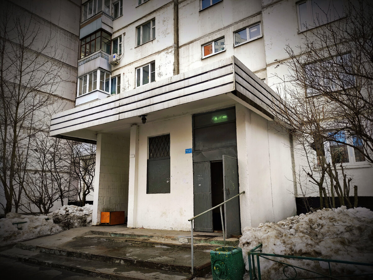 Подъезд дома эконом-класса в Московском регионе (из фотоархива автора блога)