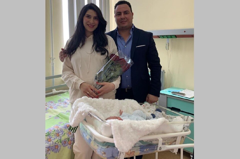     Познакомились молодые родители пять лет назад, когда вместе учились. Вместе прибыли и в операционную…