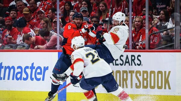    Хоккеист "Вашингтон Кэпиталз" Александр Овечкин в матче с "Флоридой Пантерз"© Фото : twitter.com/capitals