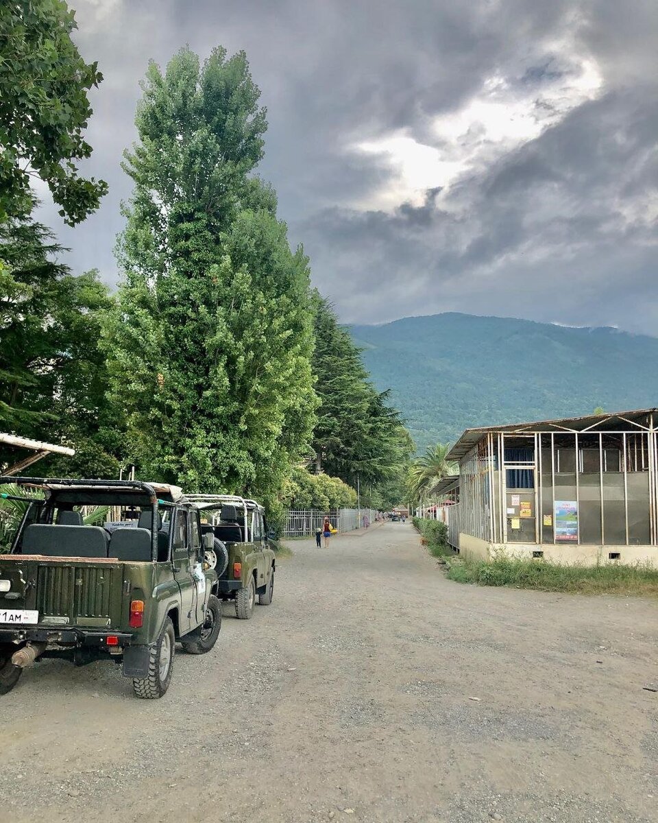 Окрестности не всегда можно назвать живописными. Природа — очень красивая, над остальным надо работать