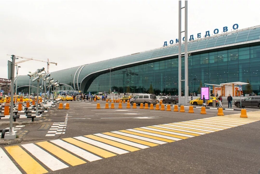 Domodedovo. Международный аэропорт Домодедово. Аэропорт Домодедово (DME). Аэровокзальный комплекс Домодедово. Площадь аэропорта Домодедово.