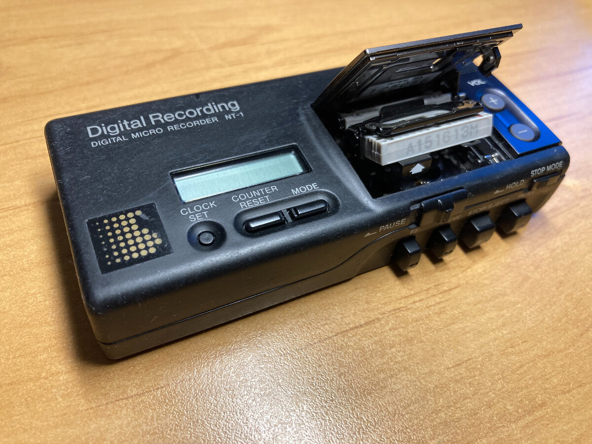 Sony NT-1 - первый цифровой микрокассетный магнитофон, выпускался с 1992 года, стоил около 900 $ США и в нем использовалась самая маленькая в Мире кассета, которая была занесена в Книгу Рекордов...