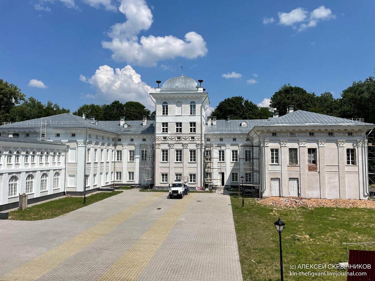 Дворцово-парковый ансамбль. Жиличи