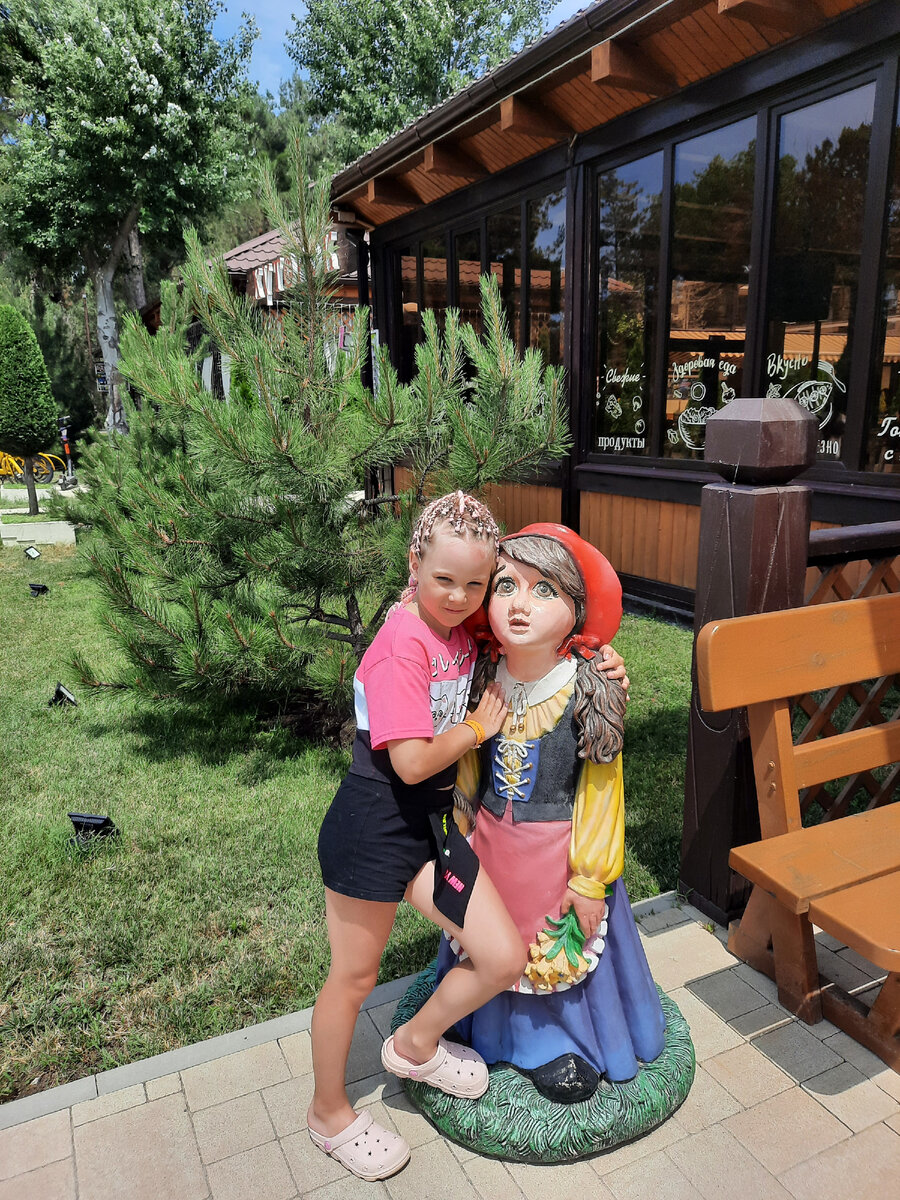 Дочка у ГК Хуторок на Пионерском проспекте