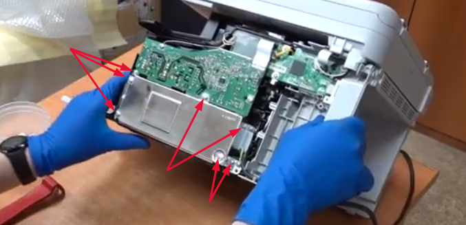 Снимаем плату блока питания