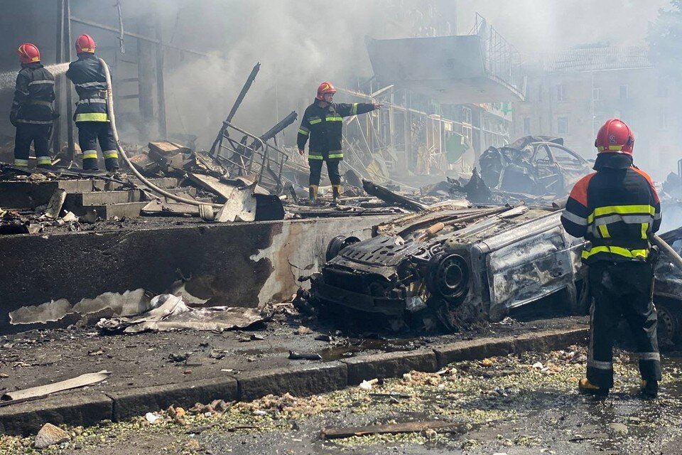     В результате высокоточных ударов по пунктам временной дислокации 40-й артбригады и нацформирования «Кракен» в Харькове, уничтожено около двух сотен националистов  REUTERS