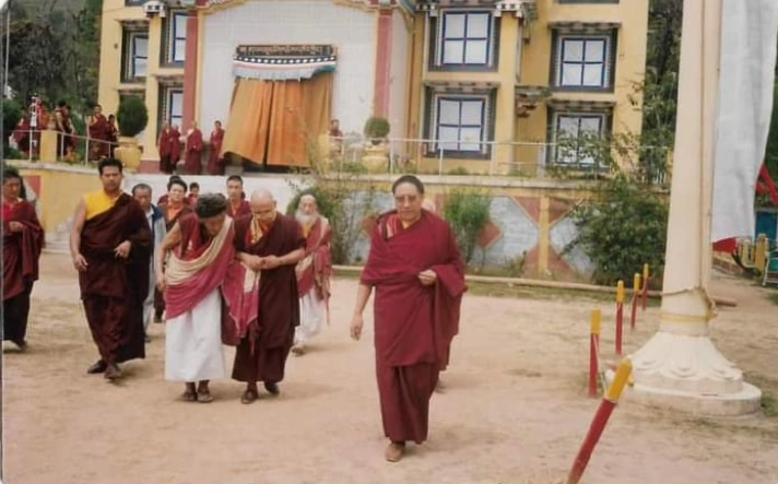 Доржонг Ринпоче и тогдены в Таши-Джонге. 