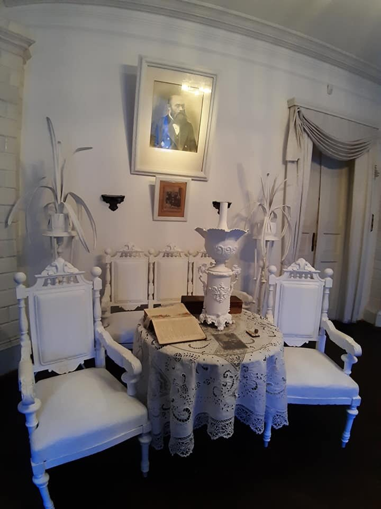 белая гвардия дом турбиных. белая гвардия булгаков фильм. белая гвардия герои романа семья турбиных. андреевский спуск 13 дом булгакова. квартира турбиных белая гвардия.