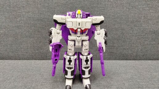 Обзор трансформера Astrotrain и Darkmoon - Voyager - Generations - Titans Return. Музей Р-ТФ.