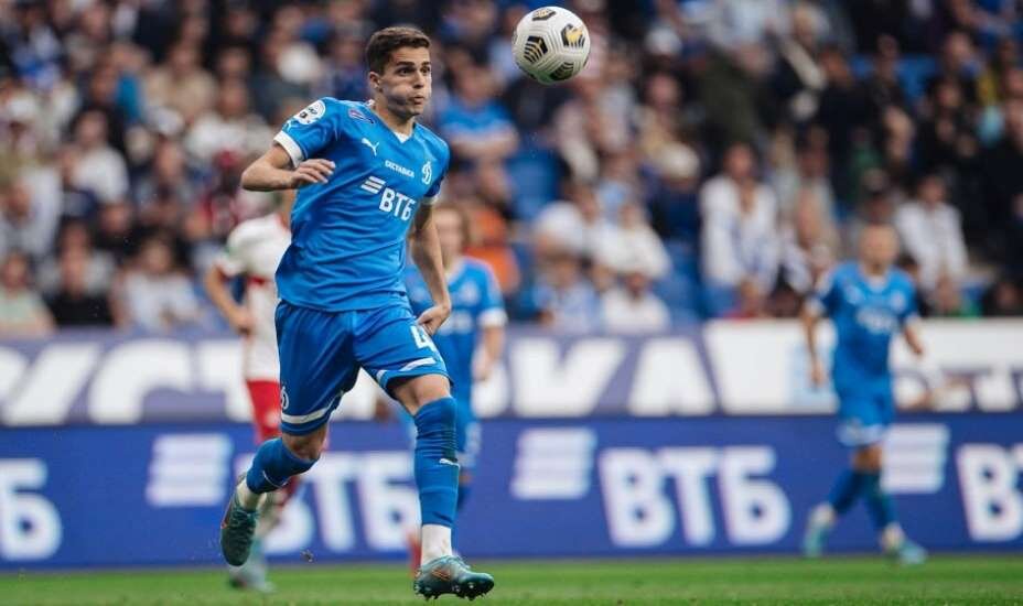    Арсен Захарян продолжает играть за «Динамо». Фото: ВК ФК «Динамо»