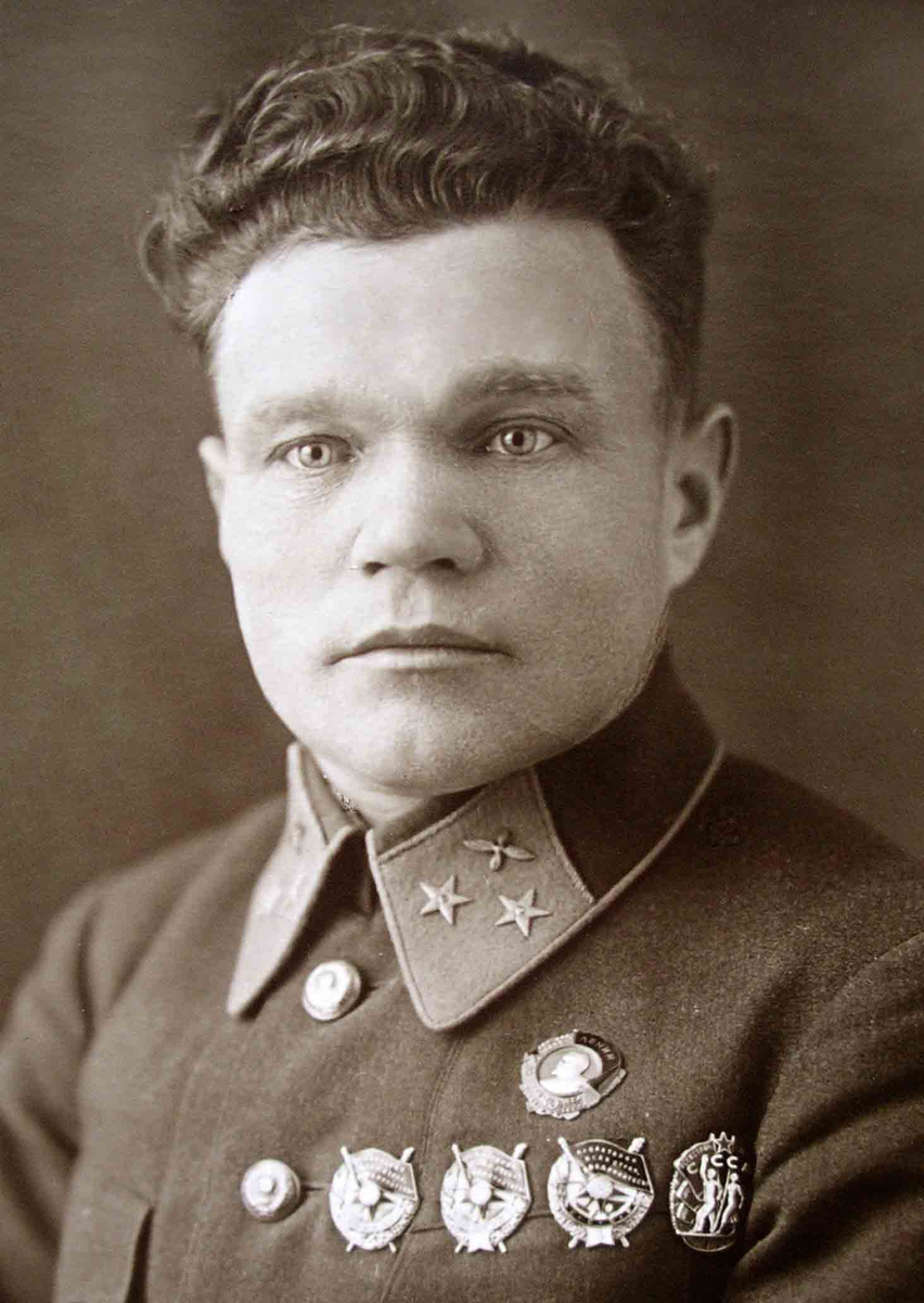 Генерал-майор авиации Тхор Григорий Илларионович, заместитель командира 62 БАД