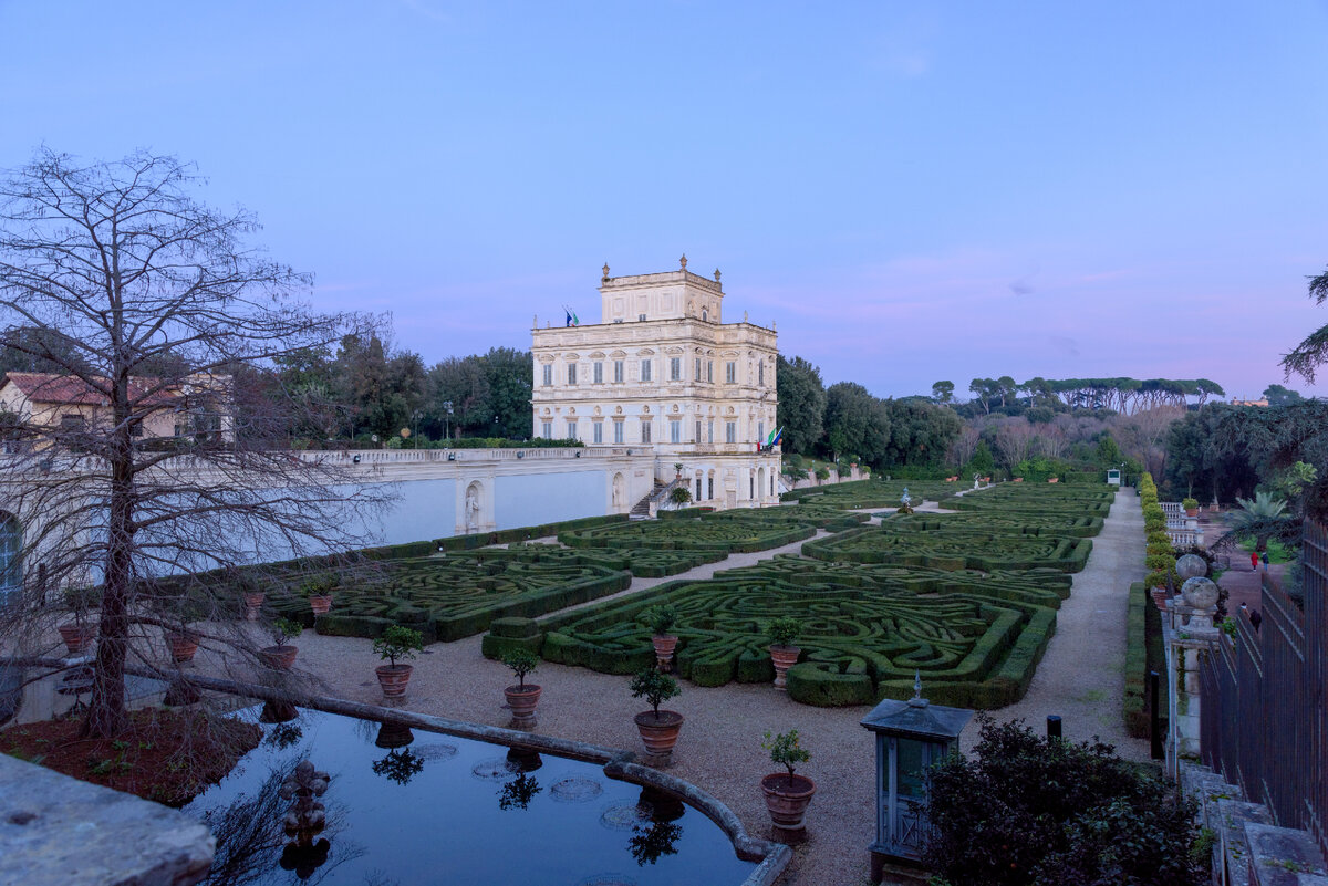 Casino del Bel Respiro, здание в стиле барокко с ландшафтными садами-лабиринтами в парке Дориа-Памфили, Рим, Италия (фото: Shutterstock)