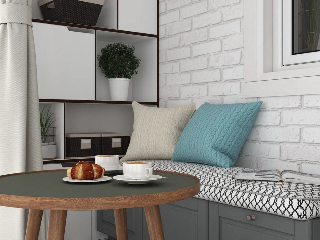 Кухня-гостиная, спальня, прихожая и полноценное рабочее место. Студия 28 кв.м. в монохромной палитре