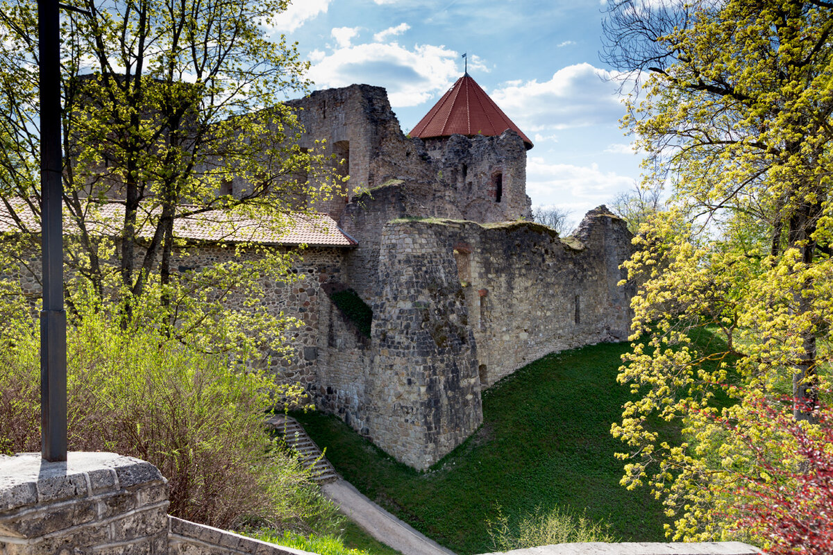 Цесис. Венденский замок. Его неоднократно штурмовали войска Ивана Грозного. Фото из сети. 