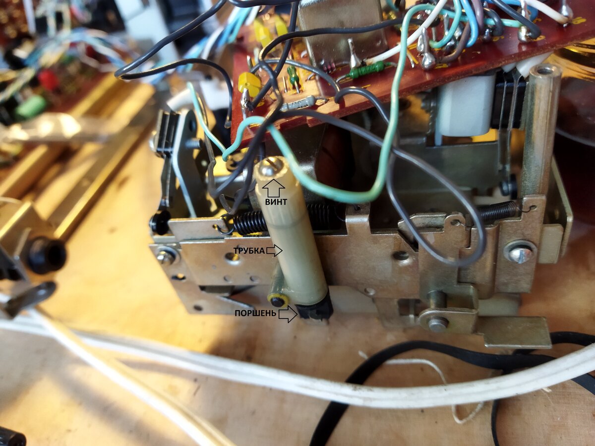 Кассетная дека ЯУЗА-221-1С. Механизм плавного открывания.