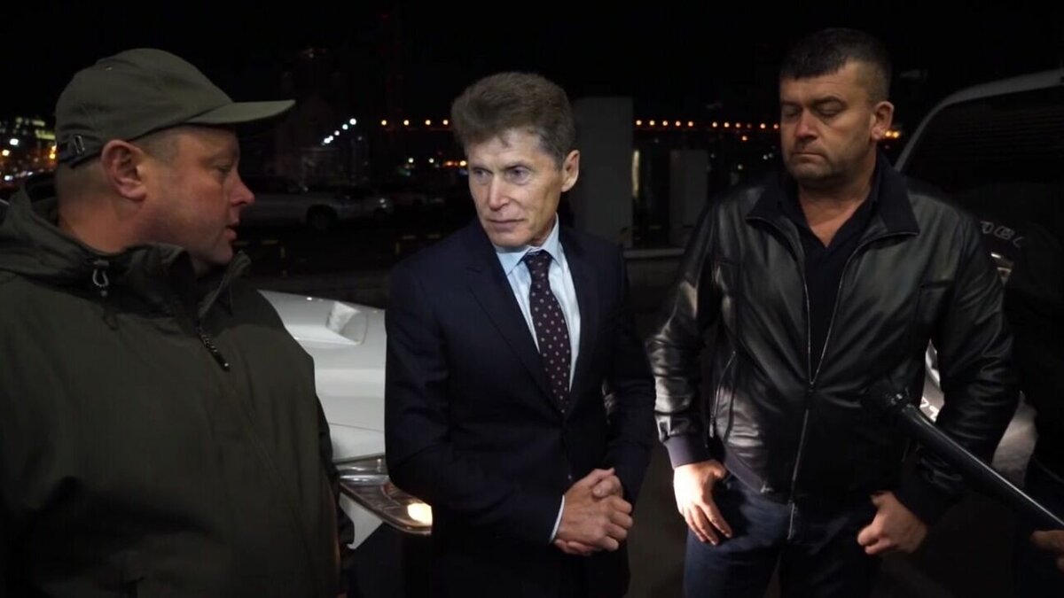     Губернатор Приморского края Олег Кожемяко благодарит земляков за помощь с машинами для мобилизованных. Суммарно в зону СВО отправили 16 автомобилей — в этот раз помогли предприниматели из Дальнереченска.