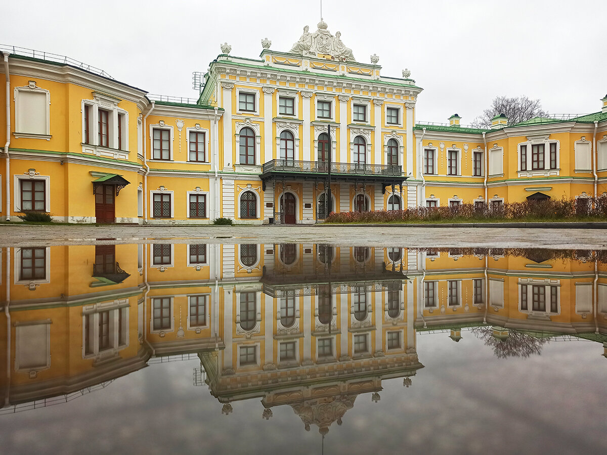 Как меня не пустили в музей, поскольку я была на костылях. 