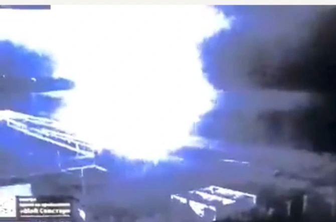 Момент удара украинских беспилотников по Севастопольской базе ВМФ РФ