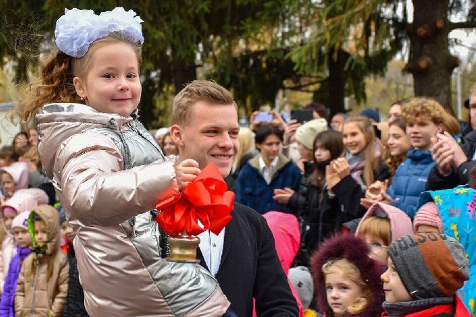     Прозвенел долгожданный Первый звонок. Фото: ТГ/Пасечник