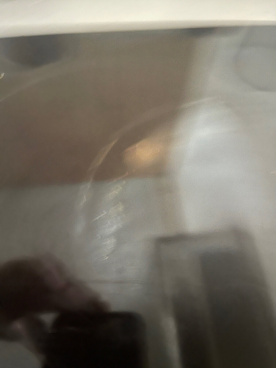 На плите остался белый след, который не отмывается