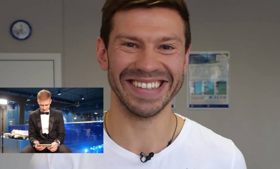    Смолов поздравил Фомина с победой в номинации "Джентельмен года". Фото: ФК "Динамо" Москва