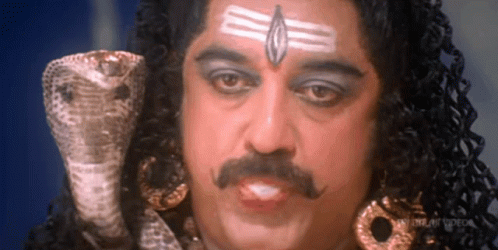 Но и там не обходилось без сомнительных, по мнению верующих, сцен. Камал Хасан в фильме "Pammal K. Sambandam" (2002)