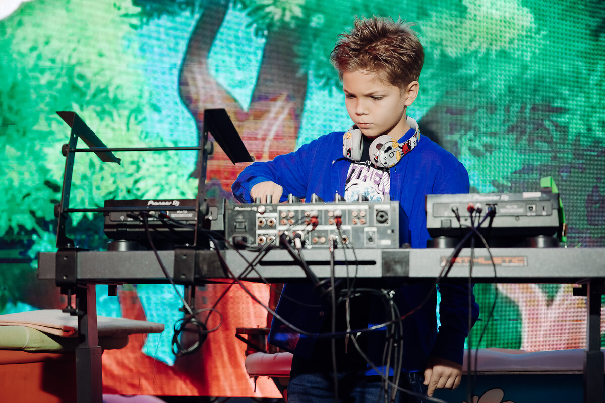 Фотоотчет с праздничного открытия беби-кафе «Енот и крыжовник»