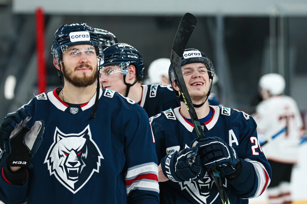 ​«Интересно работать, когда чемпионат такой захватывающий, очень плотная таблица». Фото: hcnh.ru