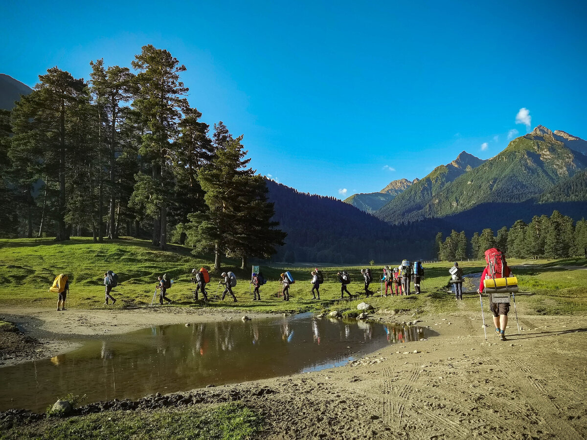 Позади осталось множество магазинчиков и хычинных